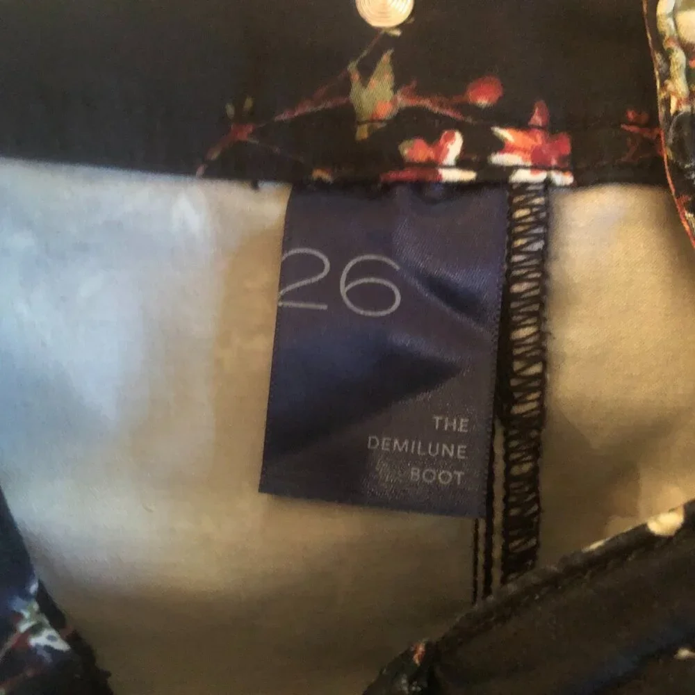 Pilcro Anthropologie Demilune Boot Floral Pants Sz 26 Black Multicolor MidRise - Picture 7 of 7